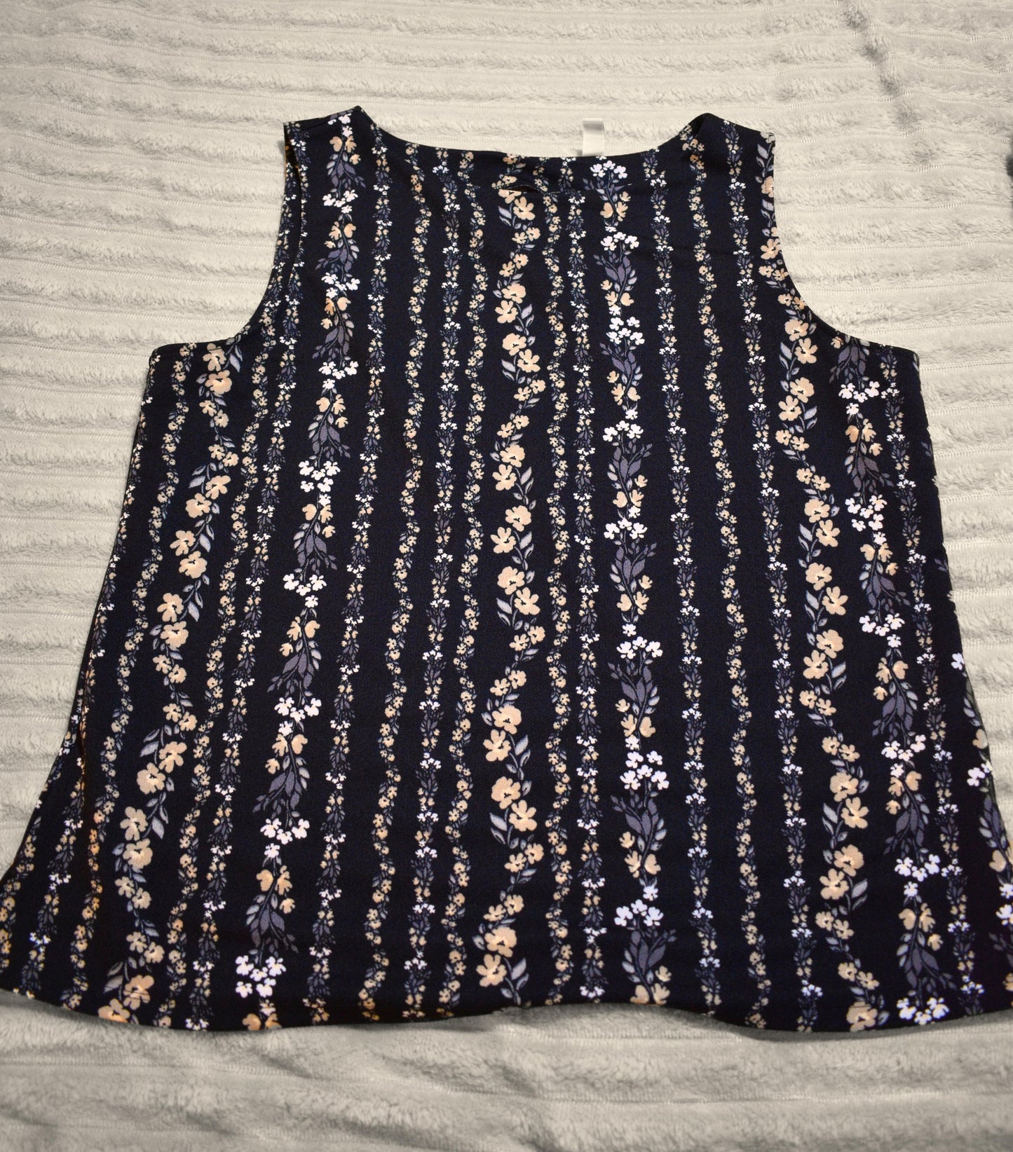 Dark Floral Tank XL