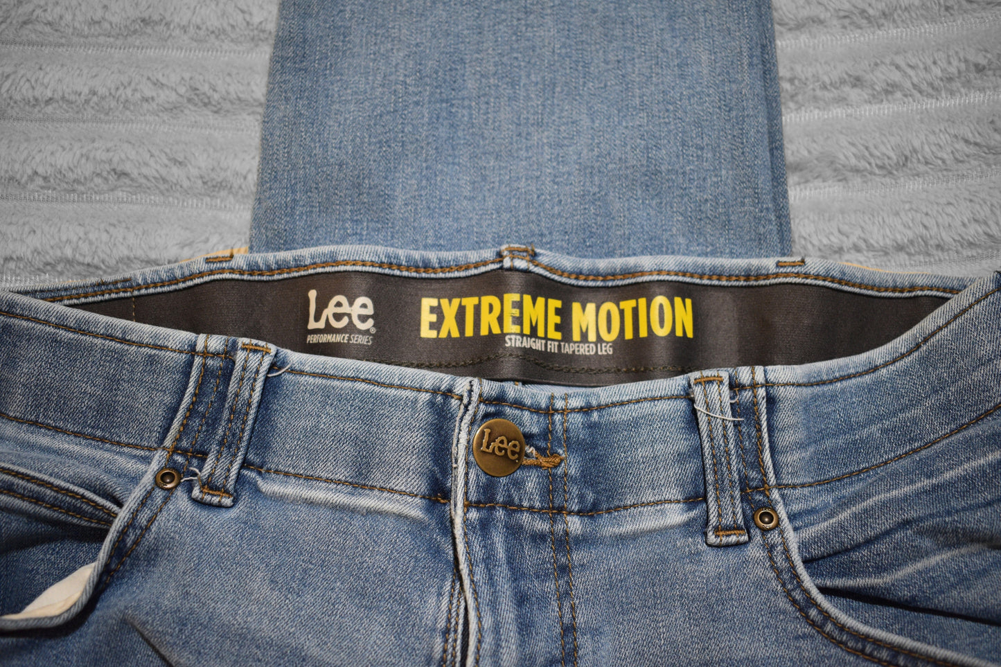 Lee Extreme Motion Jeans 38x32