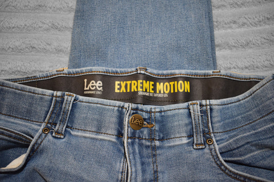 Lee Extreme Motion Jeans 38x32