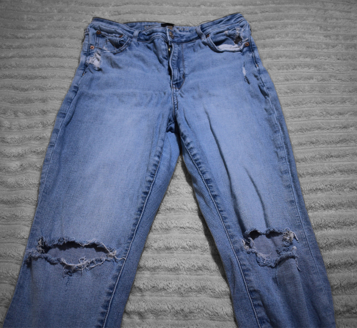 Distressed American Eagle Jeans 14